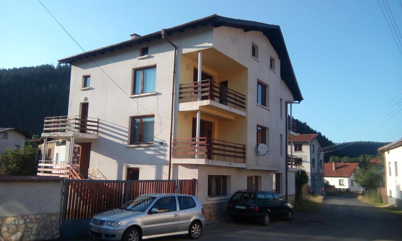 Guest House Lorian Madzhare Luaran gambar