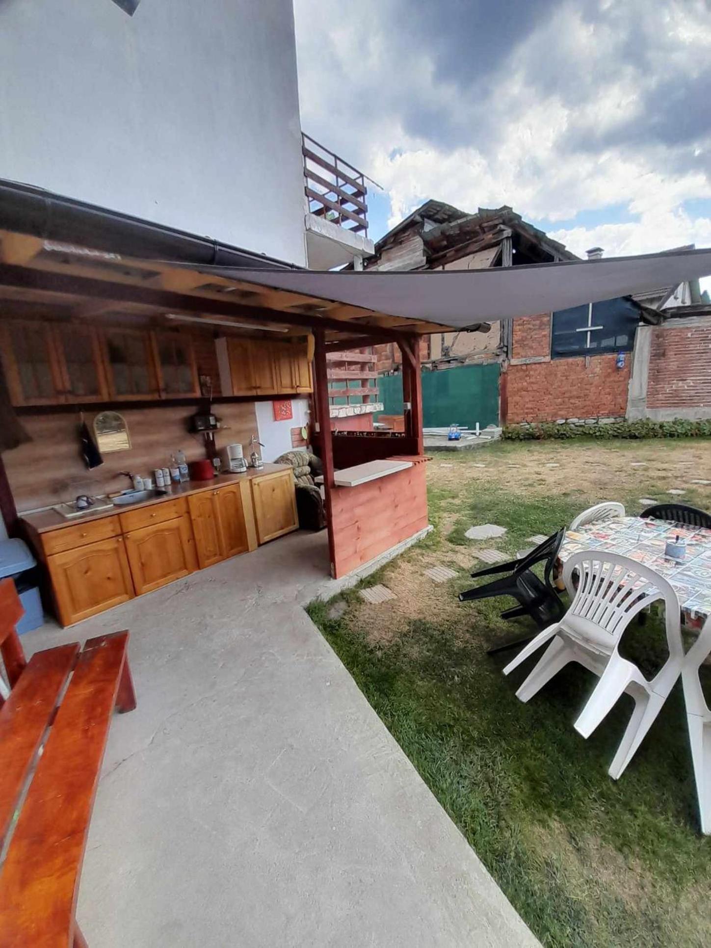 Guest House Lorian Madzhare Luaran gambar