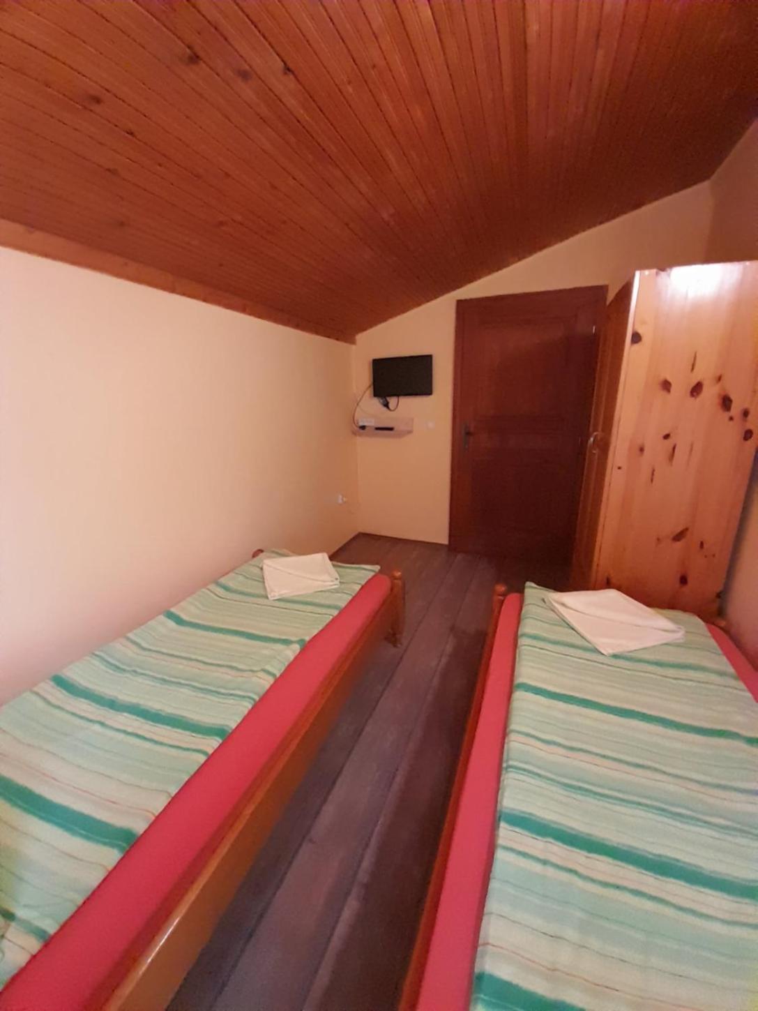 Guest House Lorian Madzhare Luaran gambar