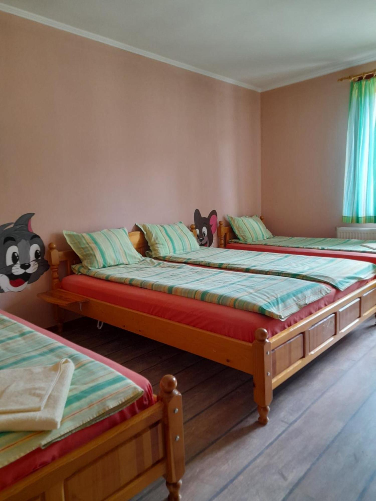 Guest House Lorian Madzhare Luaran gambar