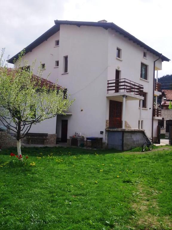 Guest House Lorian Madzhare Luaran gambar