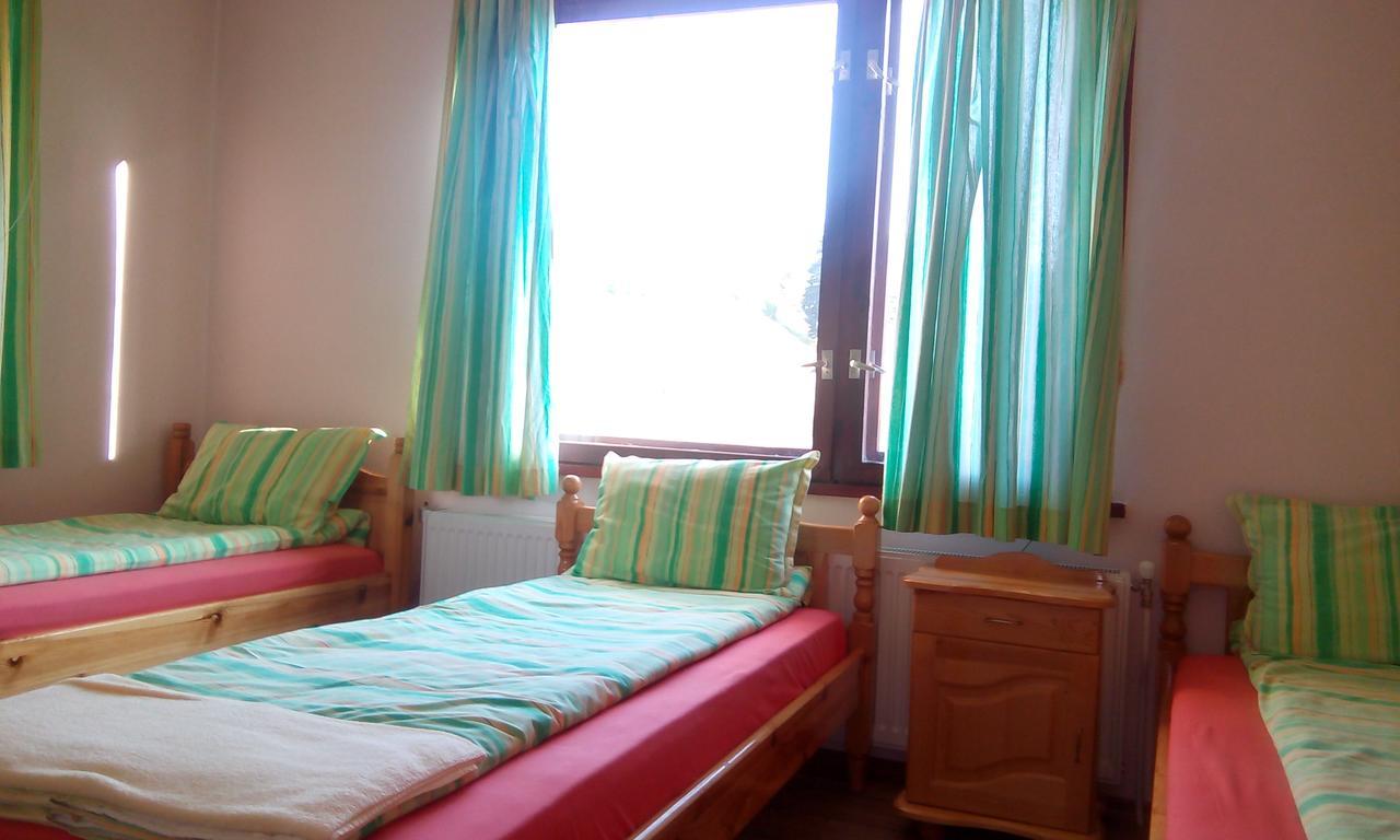Guest House Lorian Madzhare Luaran gambar